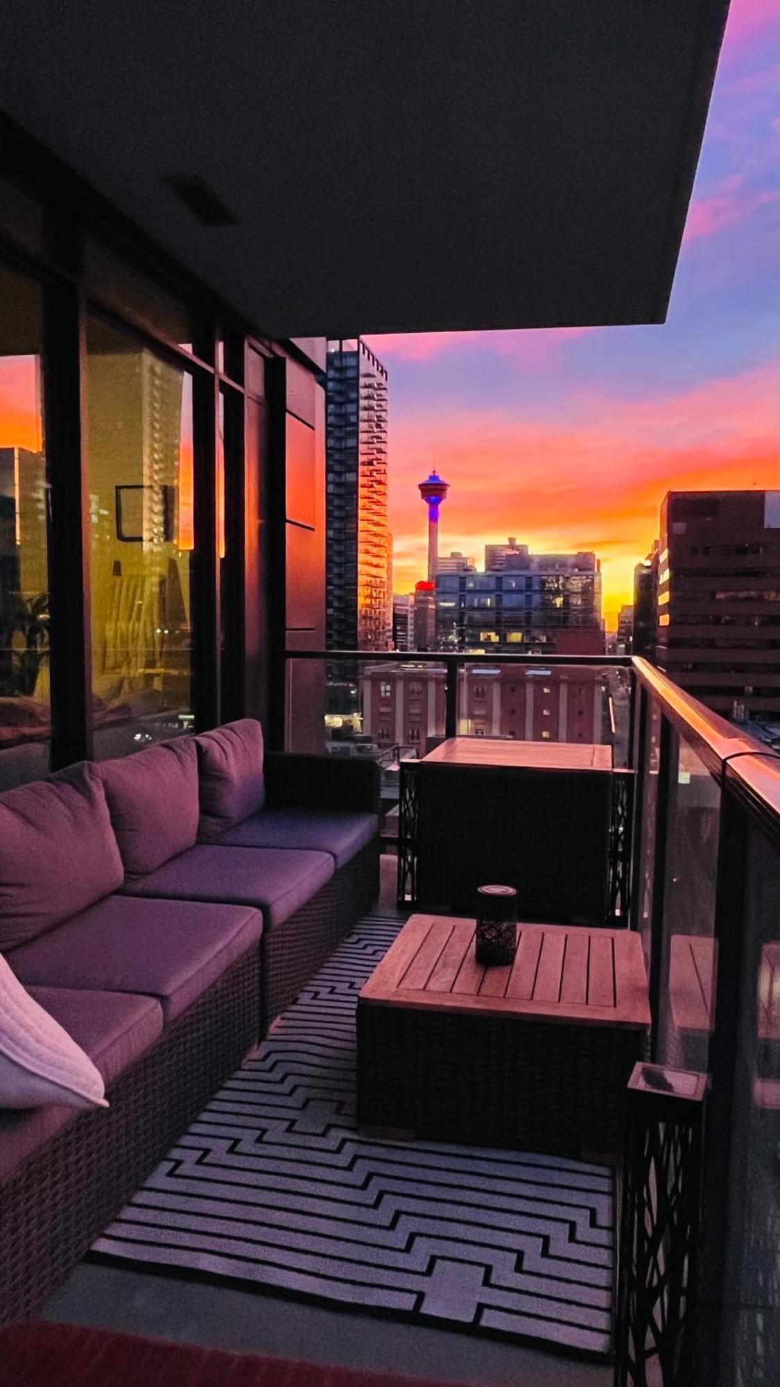 Luxury Dt, 2 Bedroom Deal, Private Balcony, Full Kitchen, Gym - Free Parking Calgary Exterior photo