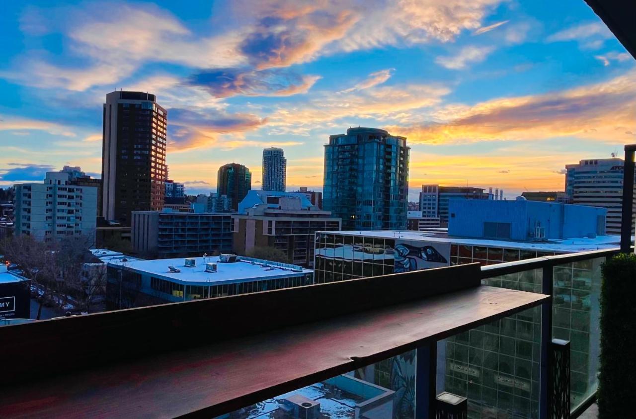Luxury Dt, 2 Bedroom Deal, Private Balcony, Full Kitchen, Gym - Free Parking Calgary Exterior photo