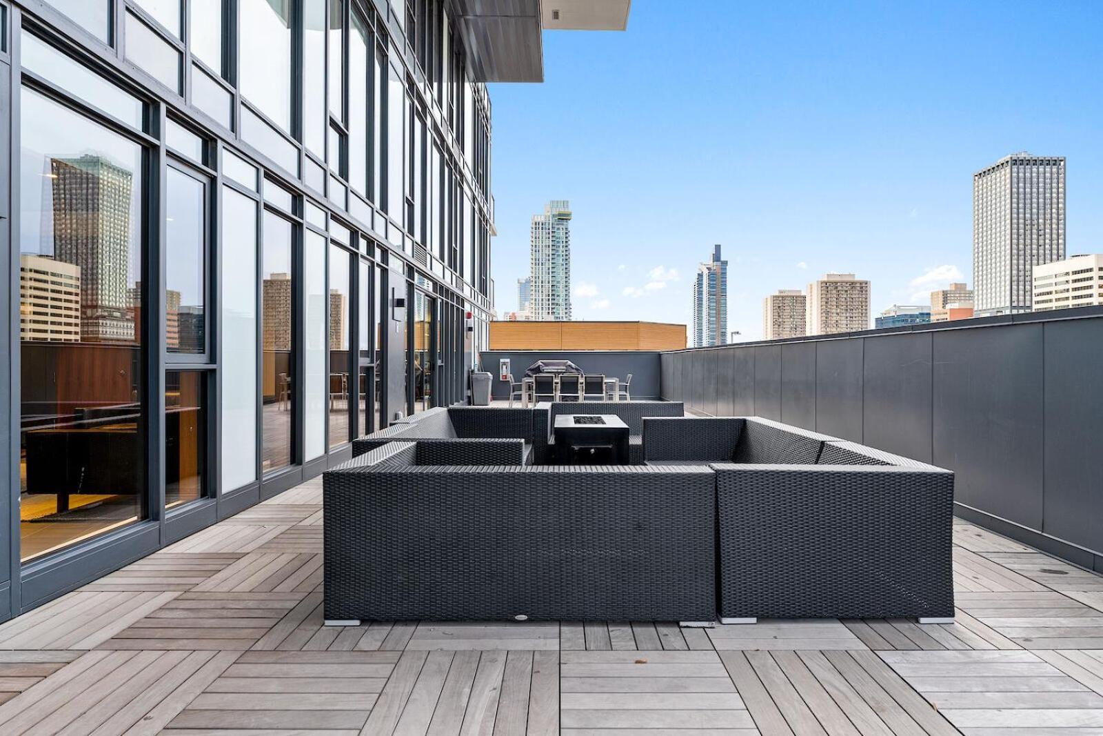 Luxury Dt, 2 Bedroom Deal, Private Balcony, Full Kitchen, Gym - Free Parking Calgary Exterior photo