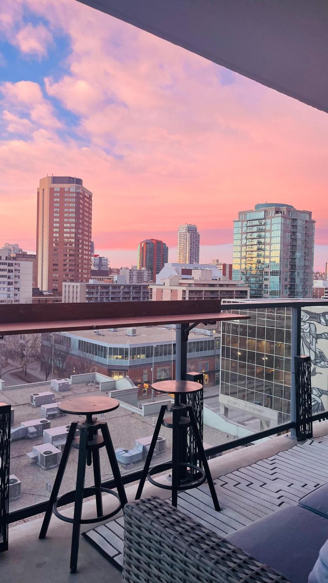 Luxury Dt, 2 Bedroom Deal, Private Balcony, Full Kitchen, Gym - Free Parking Calgary Exterior photo